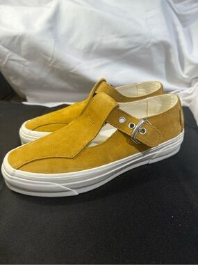 Vans 93 Luxe Mary Jane Gold Sneaker in Pig Suede  W/Size 8 Men Size 6.5